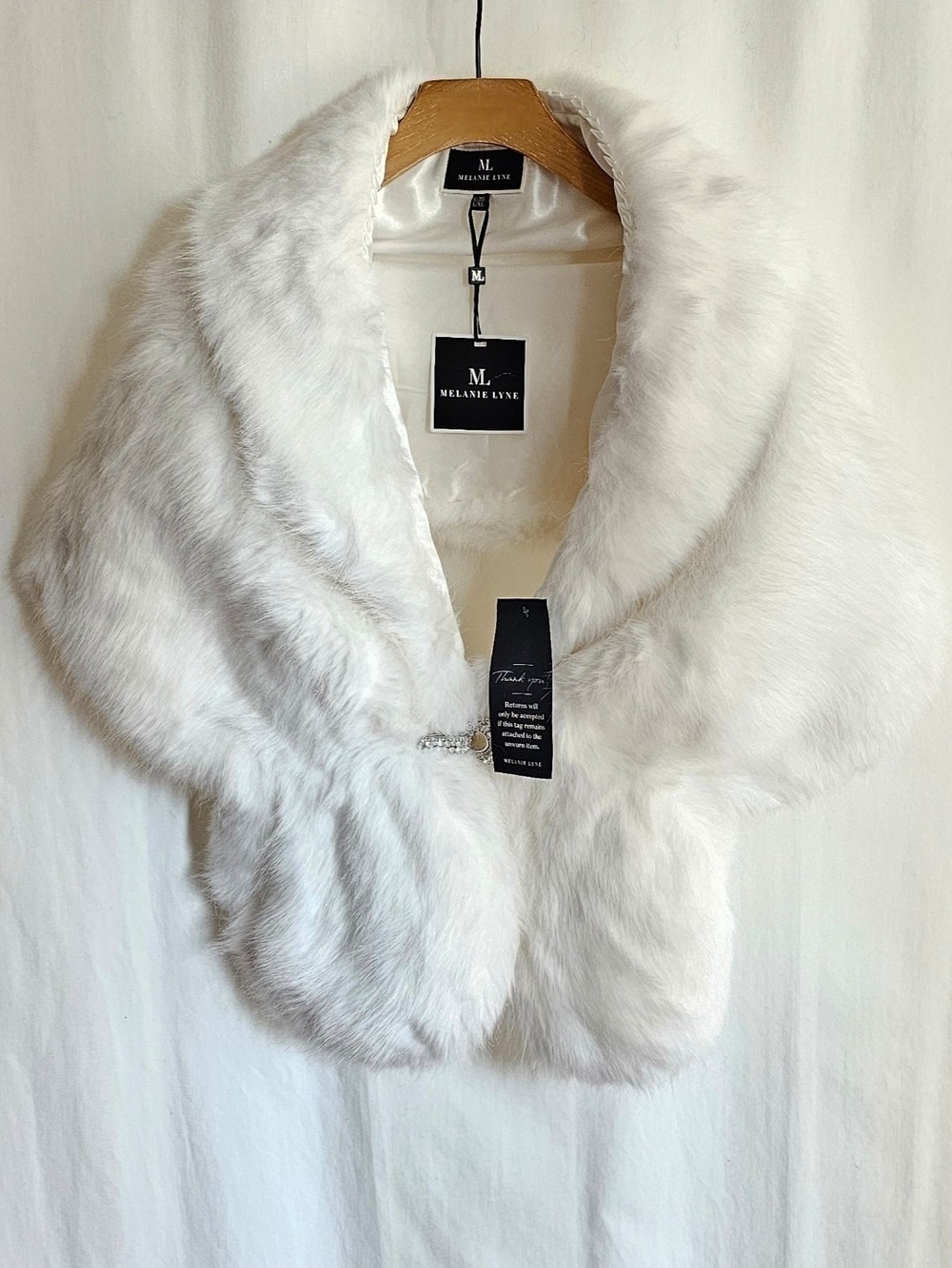 Melanie Lyne White Faux Fur & Rhinestone Bridal Shawl Stole - Picture 3 of 16